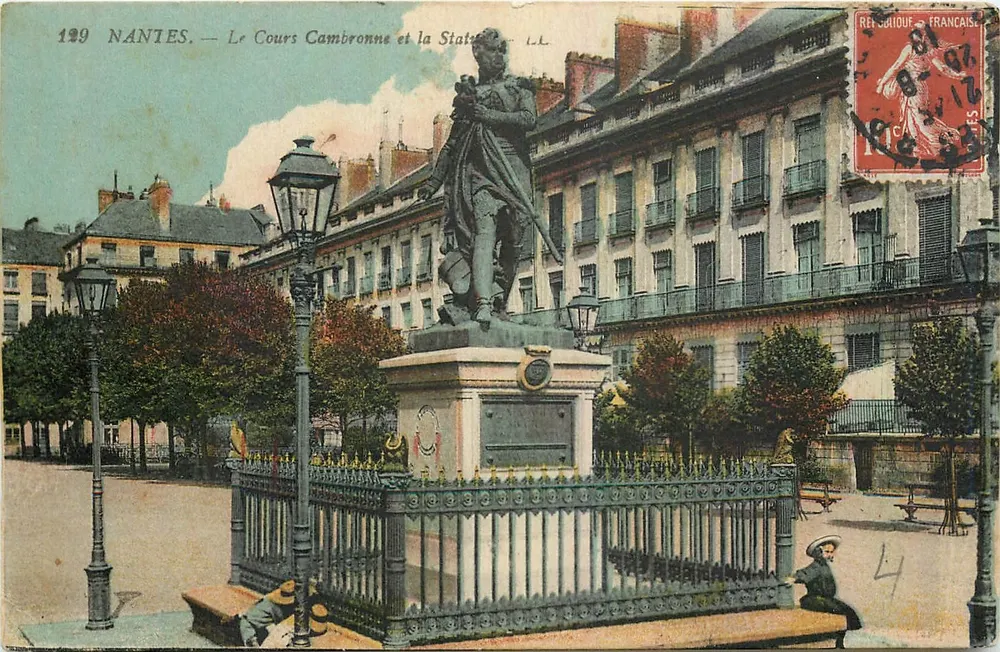 NANTES — O Cours Cambronne e a Estátua — LL - Frente