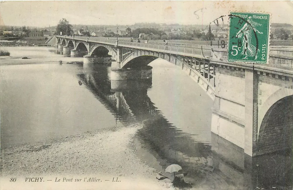 Vichy — De Brug over de Allier — LL. - Voorkant