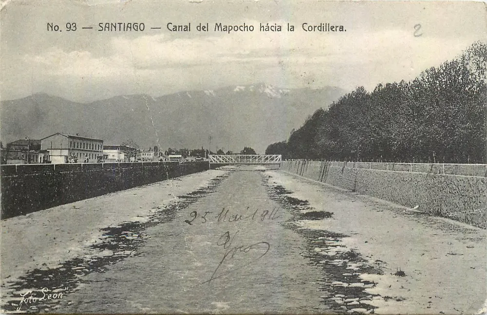 Santiago — Canal del Mapocho in Richtung Cordillera — Foto Leon, n° 93 - Vorderseite