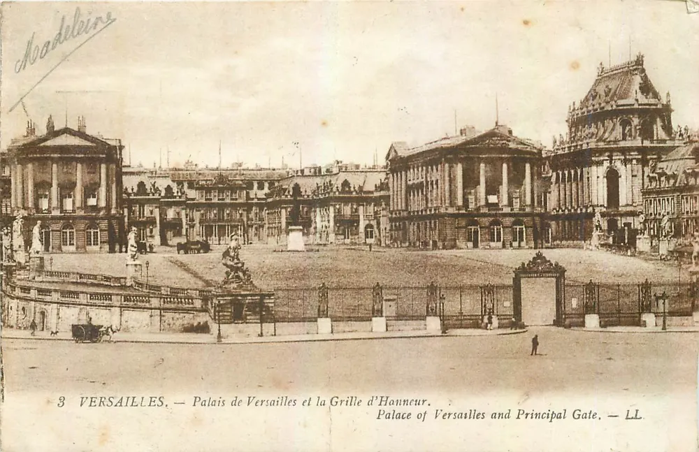 Versailles — Palais de Versailles et la Grille d'Honneur — éditeur LL - Recto