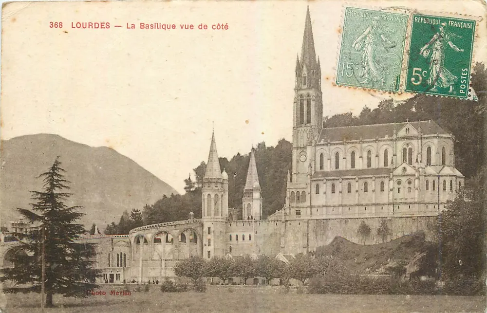 Lourdes — La Basilica vista da lato — Foto Merlin n°368 - Recto