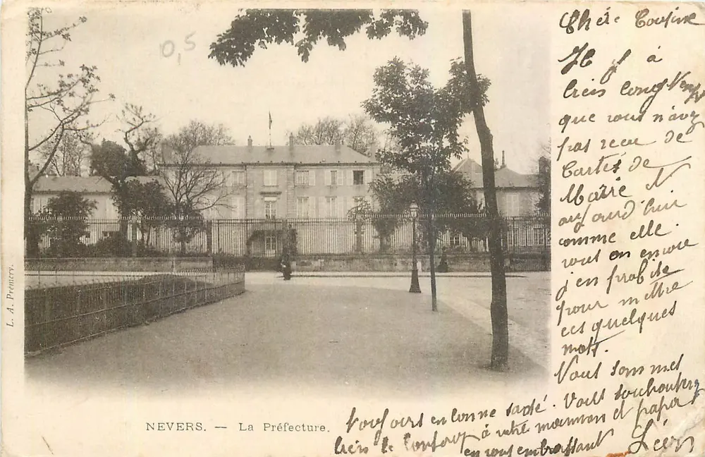 Nevers — A Prefeitura — L. A. Premery - Frente