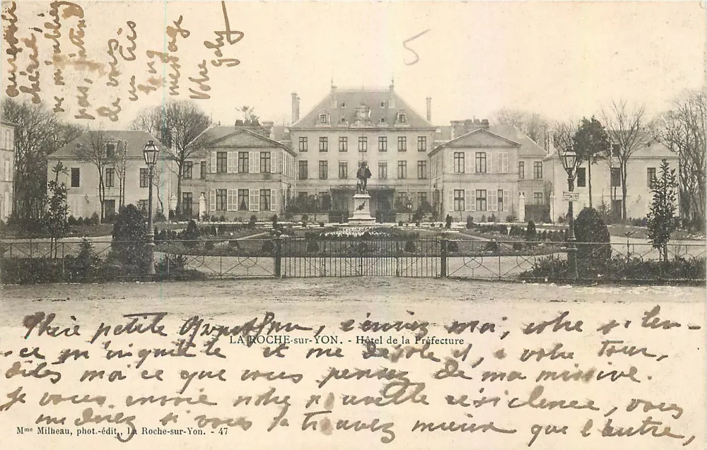 La ROCHE-sur-YON — Hotel van de Prefectuur — Mme Milheau, fot.-edit. - Voorkant