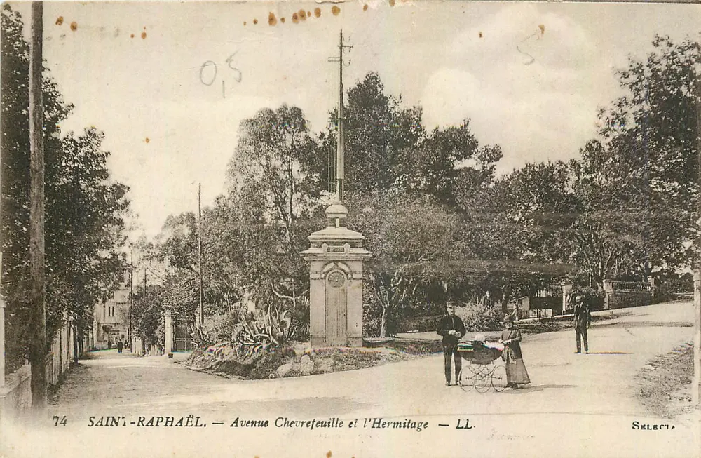 SAINTE-RAPHAËL — Avenue Chevrefeuille et l'Hermitage — LL. — Selectia - Voorkant