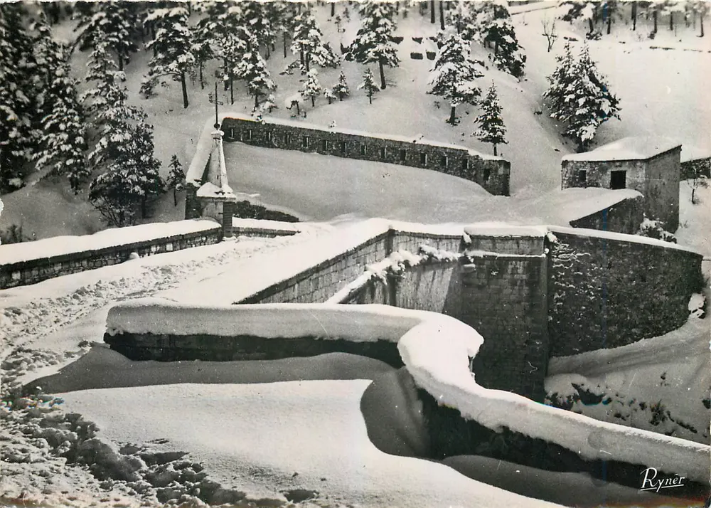 Briançon pod śniegiem (Wys. 1321 m.) — Most Asfeld zbudowany w 1734 — Ryner - Awers