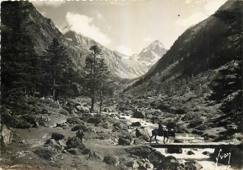 Vallée de Lutour vers le lac d'Estam — Env. de Cauterets (Htes-Pyrénées) — Les Éditions d'Art Marcel, Paris - Recto