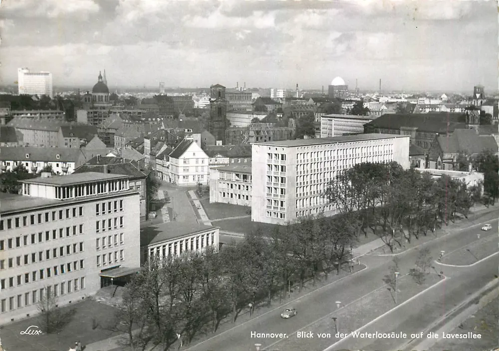 Hannover — Blick auf die Waterloo-Säule in der Lavesallee — Verlag LUX - Vorderseite