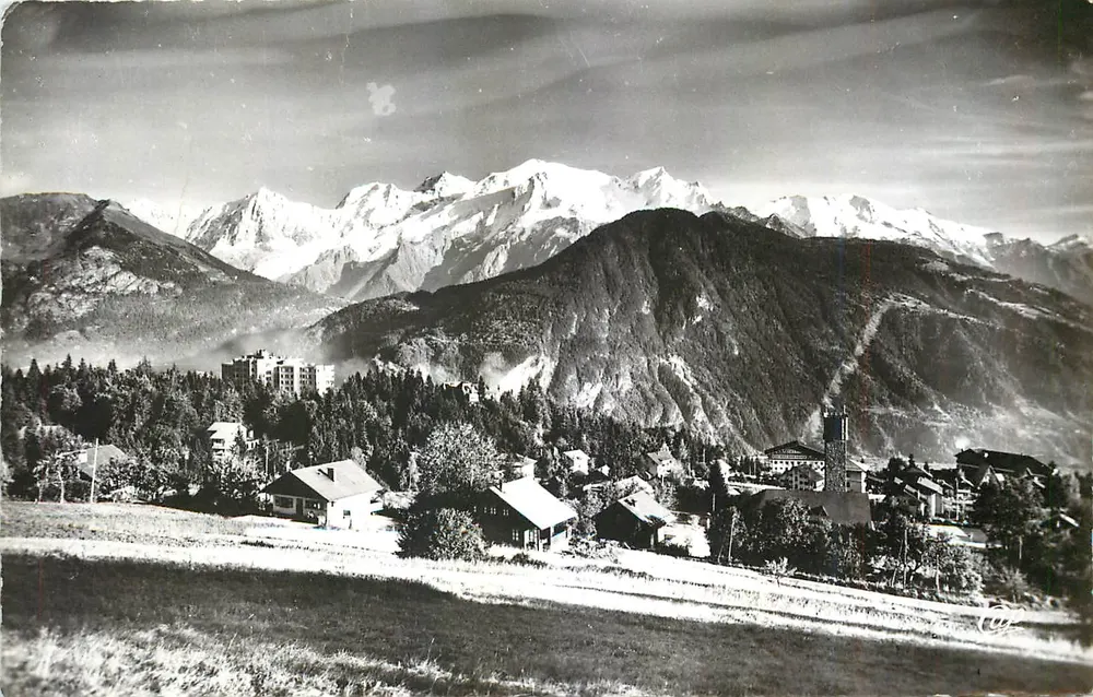 Plateau d'Assy — panorama sur le massif du Mont Blanc — Réal-Photo - Recto