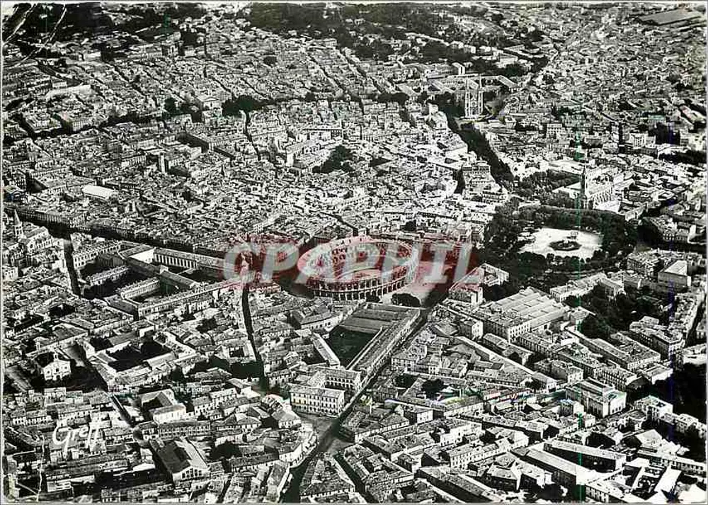 Nîmes — Vue aérienne des Arènes et de l'Esplanade — Greff, S.E.T. d'Imprimeur - Recto