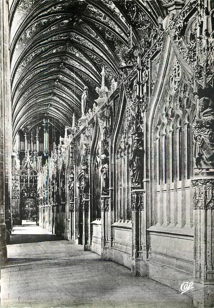 अल्बी — कैथेड्रल के दक्षिण बाजू — रियल-फोटो - आगे