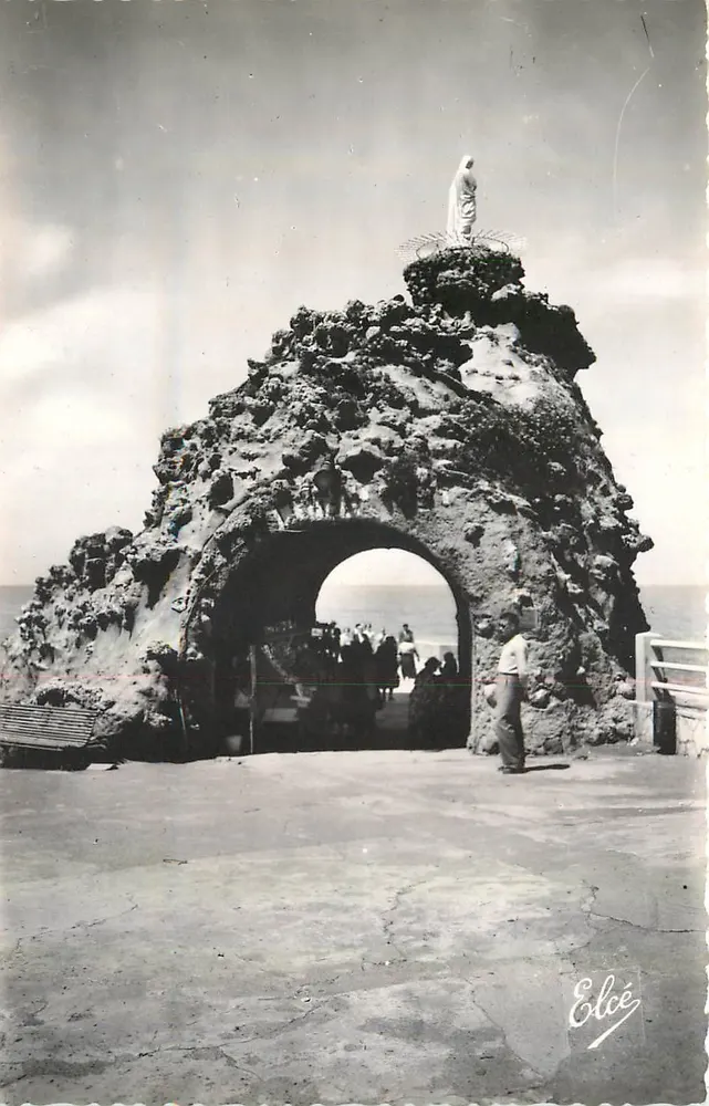 Le Rocher de la Vierge et le Tunnel — Biarritz (Basses-Pyrénées) — L. Chatagneau 92 - Recto