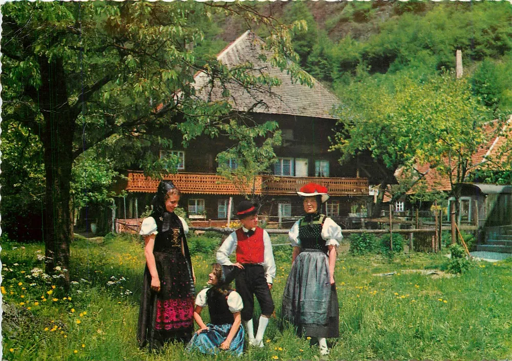 Famílias em traje tradicional — Schwarzwald — editor Im Schwarzwald, n° 1036/8 - Frente