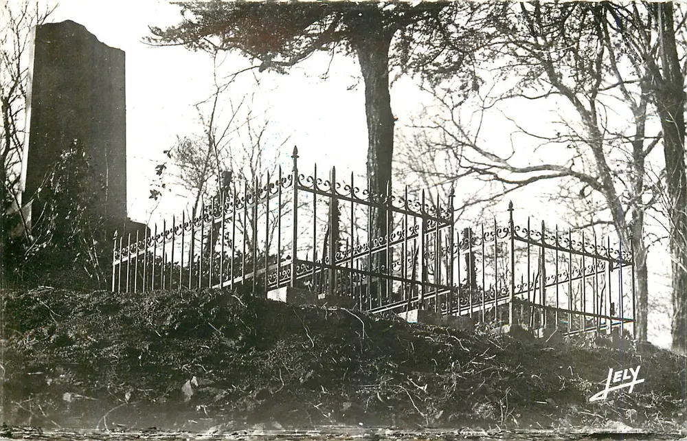 Mouchamps (Vendée) - O Colmeiro — Tumba de G. Clémenceau e de seu pai — Edições Jehly-Poupin - Frente