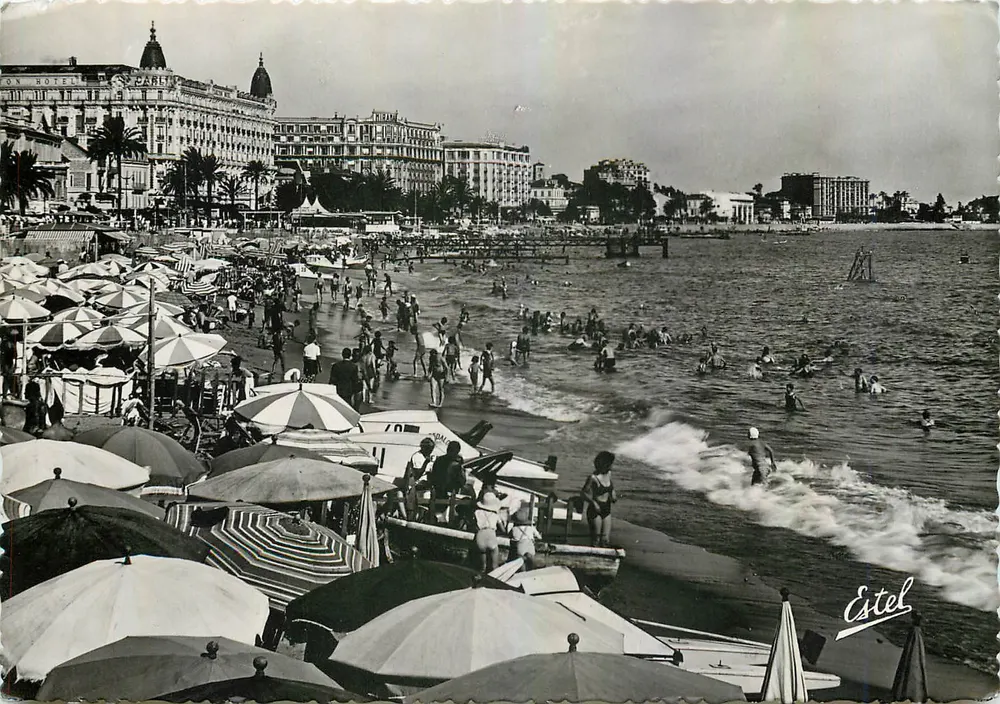 Cannes — La Plage et les Grands Hôtels de la Croisette — Éditeur Estel, n° 1607 - Recto
