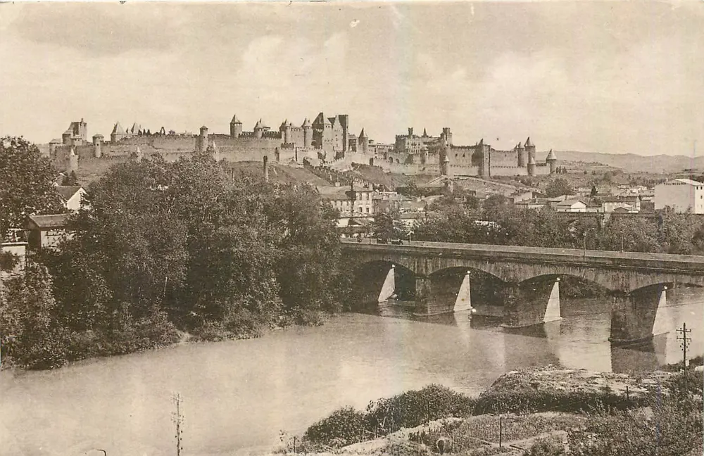 Carcassonne (Aude) — Die Stadt und die beiden Brücken — Éditions Artistiques Roubère - Vorderseite