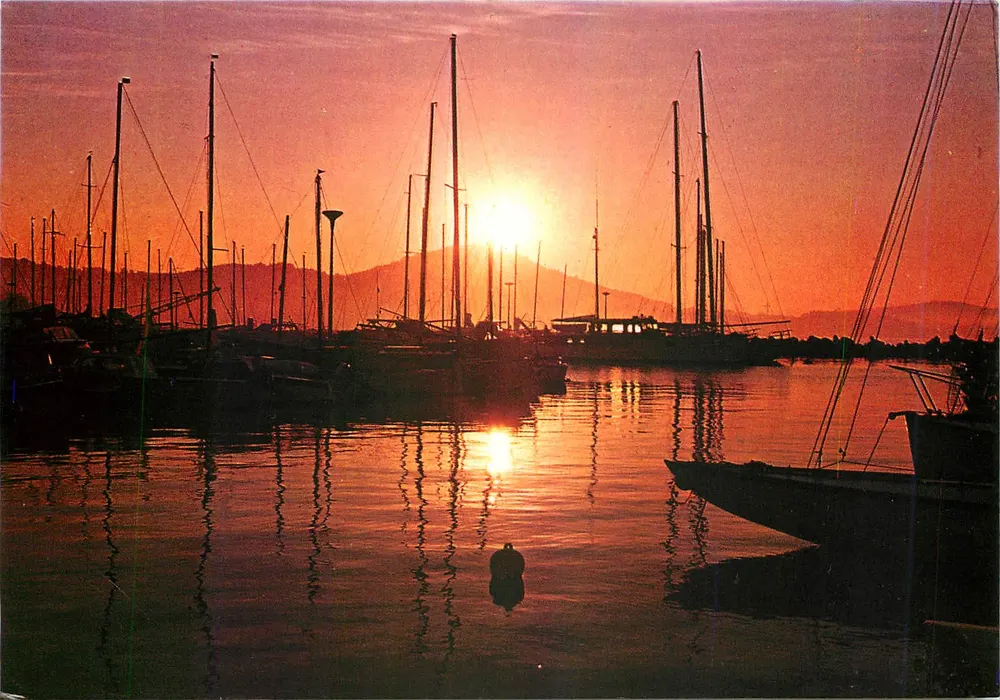 Zonsondergang over het haven — Sanary-sur-Mer — Uitgave Turisme Accueil - Voorkant