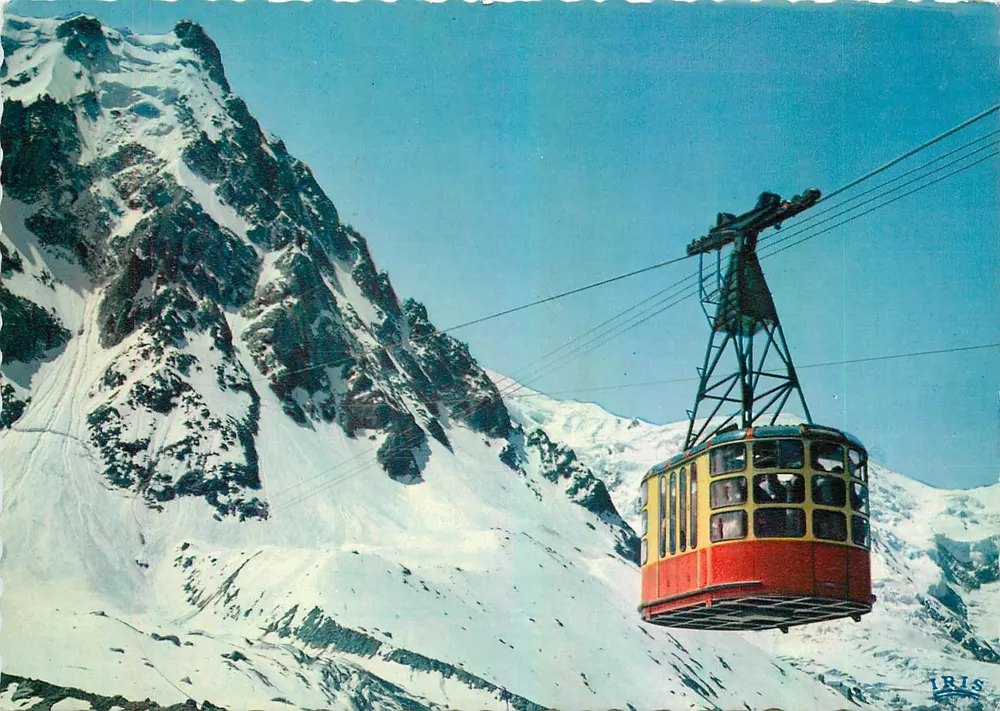 Chamonix - Mont Blanc — Saída da Bonne do Plan de l'Aiguille, em direção ao cume da Aiguille do Midi (3842 m) — IRIS - Frente