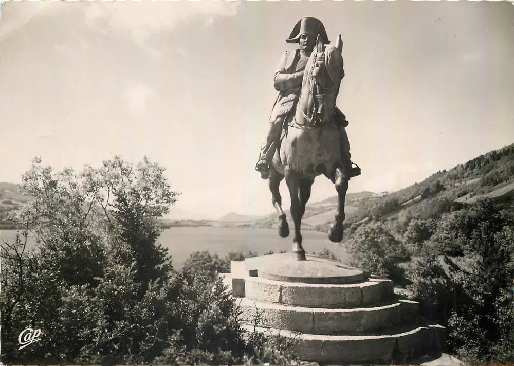 Statue Napoleons (von Fremiél) und der See — Réal-Photo, Paris - Vorderseite
