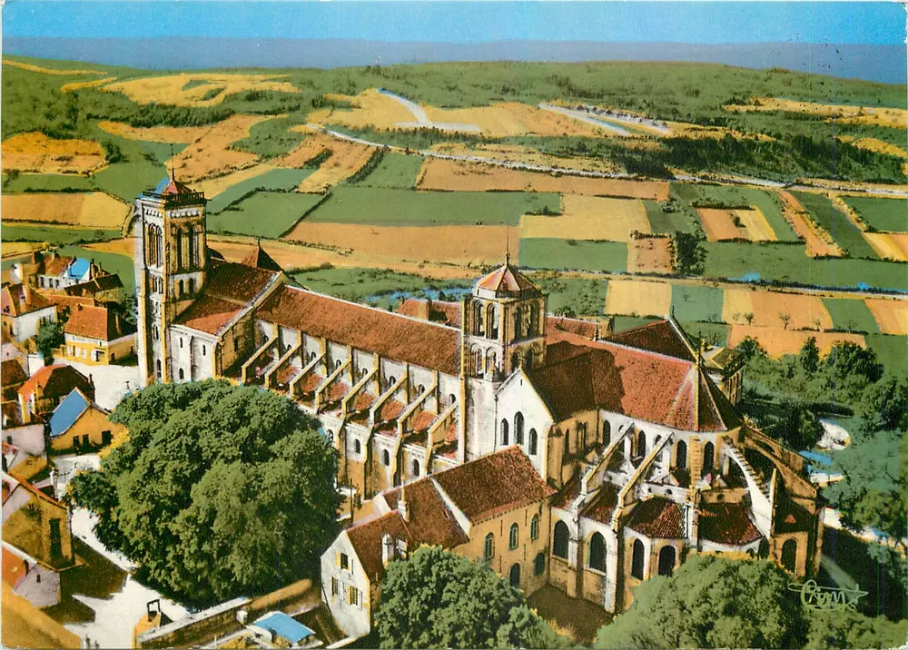 Vézelay — Vista aérea da Basílica — Impressor Combier - Frente