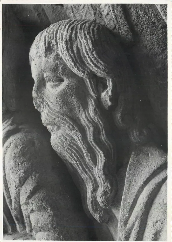 Rosto esculpido em pedra — detalhe de uma estátua — Coleção St-Gilles-du-Gard, editada por Léon VOLET - Frente