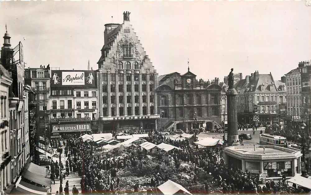 Lille — Der Große Platz — Die Göttin und die Große Garde — Éditions du Globe, Paris - Vorderseite