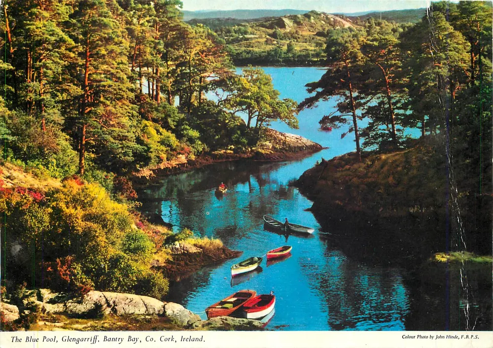 The Blue Pool, Glengarriff, Bantry Bay, Co. Cork, Ireland — Foto colorida por John Hinde, F.R.P.S. - Frente