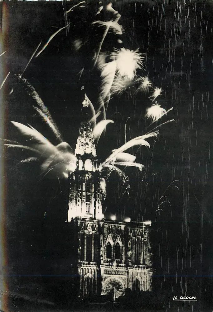 Estrasburgo — Catedral iluminada sob a chuva — A Cegonha - Frente