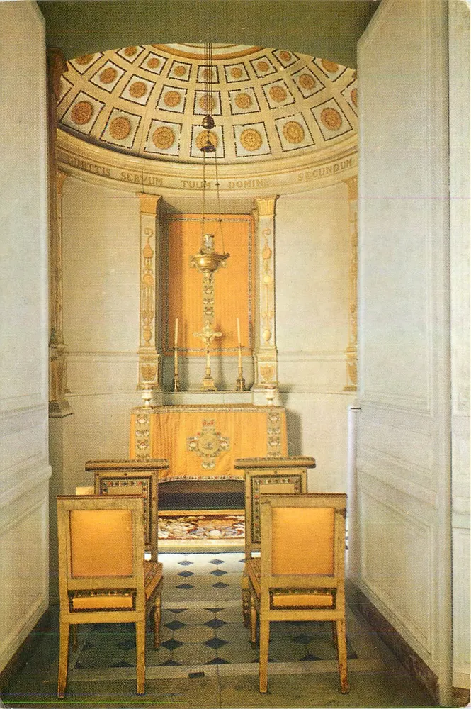 Capela do Castelo de Rambouillet — Yvelines — Service Commercial Monuments Historiques - Frente
