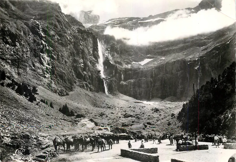 Gavarnie — Ansicht vom Terrassenbereich des Hôtel du Cirque und vom Pont de Neige — Réal-Photo - Vorderseite
