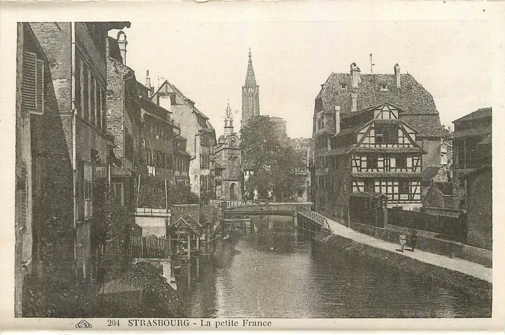 Strasbourg - A Pequena França — vista do canal com a catedral no fundo — editor G. Alscations du Art Photochromique, Strasbourg, n° 204 - Frente