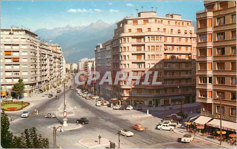 Grenoble — Place Gustave-Rivet e Avenue Albert 1er de Belgique — Massif de Belledonne — editor La Meije - Frente