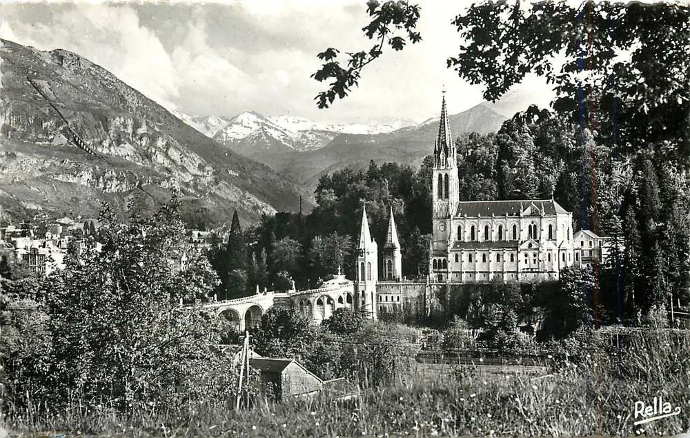 Lourdes (Hautes-Pyrénées) — Die Basilika, der Pic du Jer und die Pyrenäen — Éditions Rella - Vorderseite