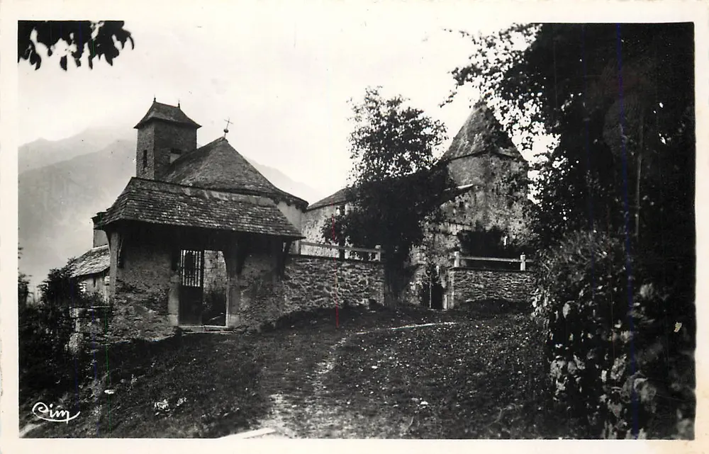 Um Laruns (B.-Pyr.) — Kapelle und altes Schloss Assouts — Verlag P. Bonnier Wacon - Vorderseite