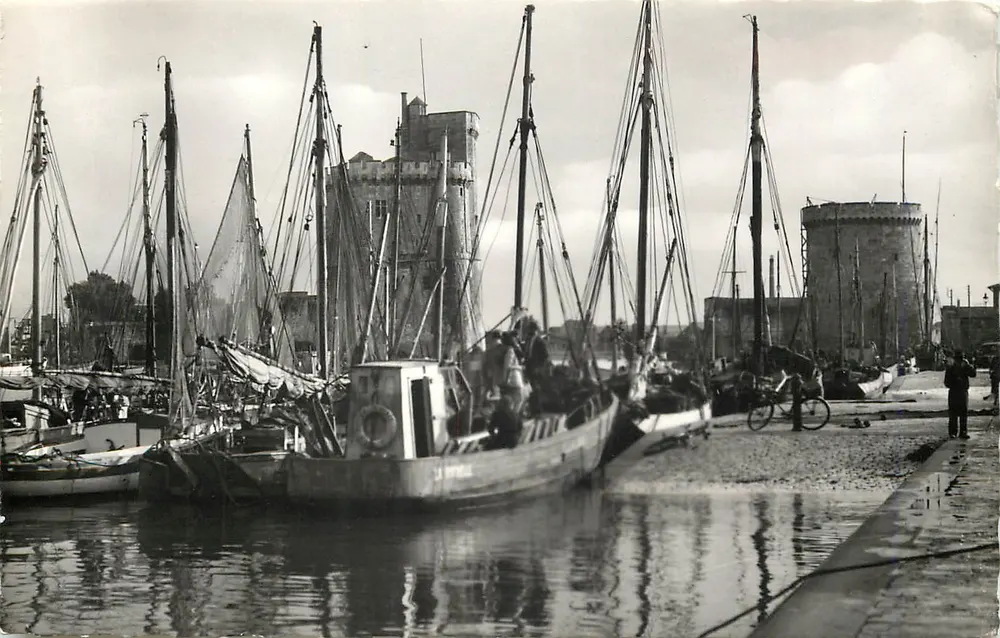 La Rochelle — Eingang zum Hafen — Éditions du Globe, Nr. 14 - Vorderseite