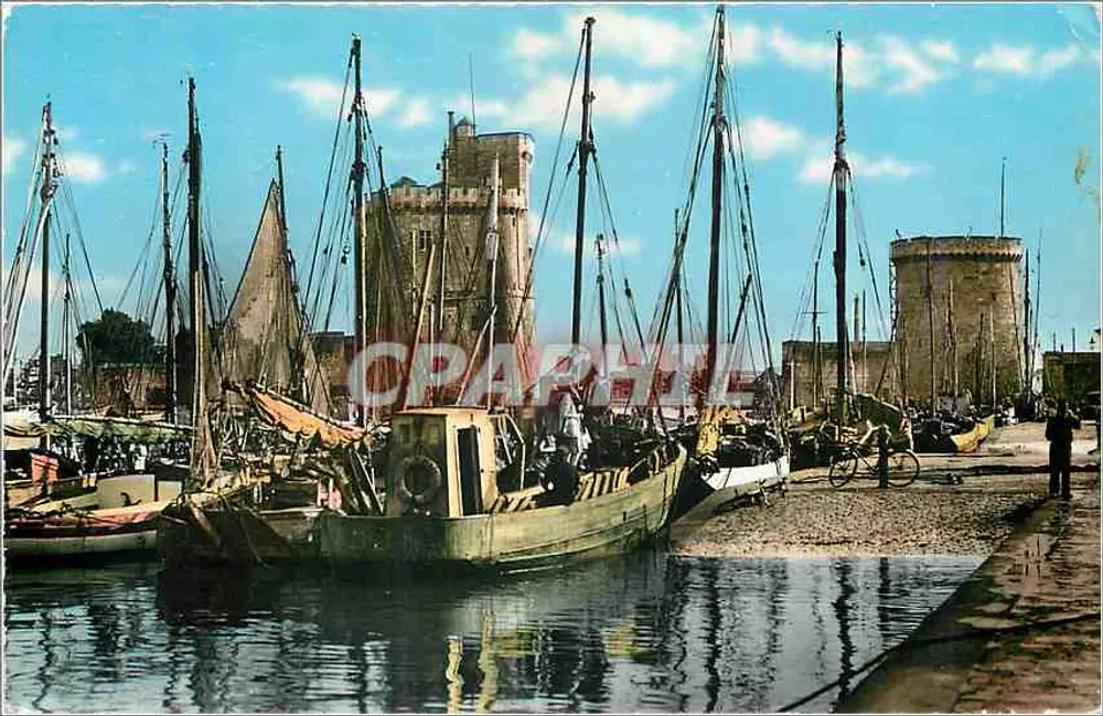 La Rochelle (Charente-Maritime) — Ansicht des Hafeneingangs — Editions Globe, Paris - Vorderseite
