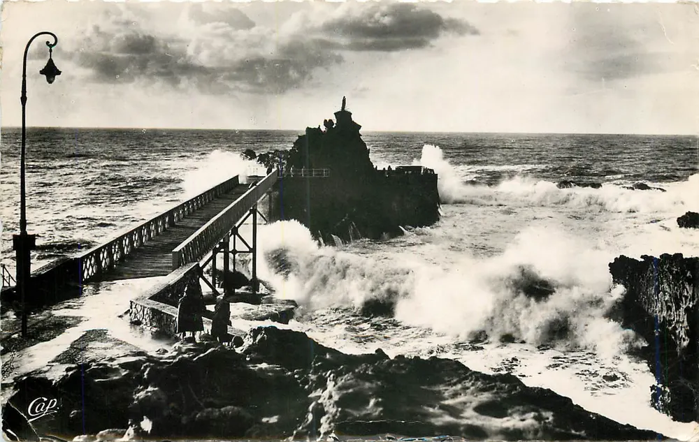 Biarritz — Rocher da Virgem — C.A.P. Réal-Photo n°212 - Frente