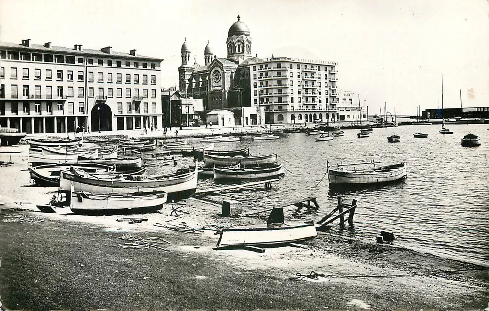 Saint-Raphaël (Var) — Ansicht der Notre-Dame der Sieger und des Palastes des Meeres — Éditions Artistiques A.D.I.A. - Vorderseite