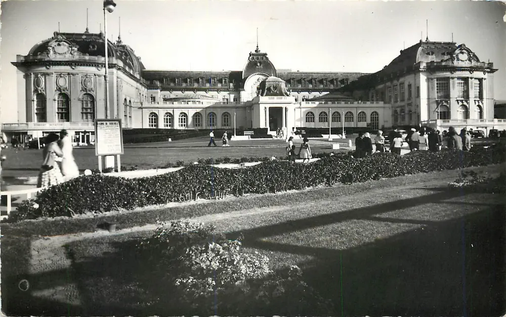 O Casino de Trouville — Vista do edifício e dos jardins — Edições Graphil, n° 9912 - Frente