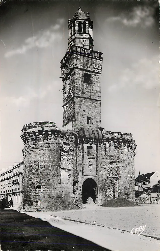 A Porta Relógio — Vire (Calvados) — Edições Caby - Frente