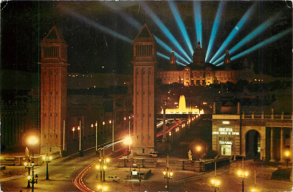 Fonte Monumental e Palácio Nacional — vista noturna — RO-FOTO - Barcelona - Frente