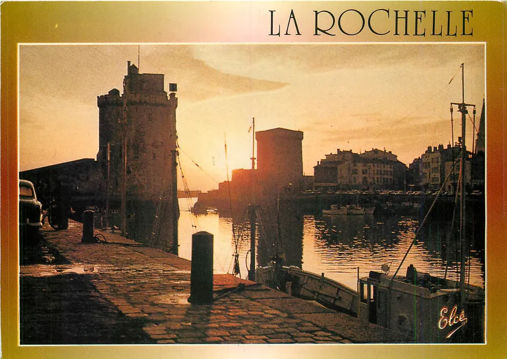 La Rochelle — Sonnenuntergang zwischen den beiden Türmen des Hafens — Verlag Elcée - Vorderseite