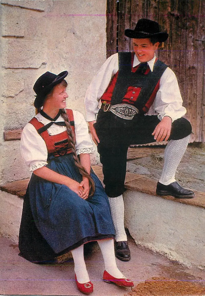 Junges Paar in traditioneller Kleidung — Oberinntal/Nordtirol — VDA-KALENDER 1986 - Vorderseite