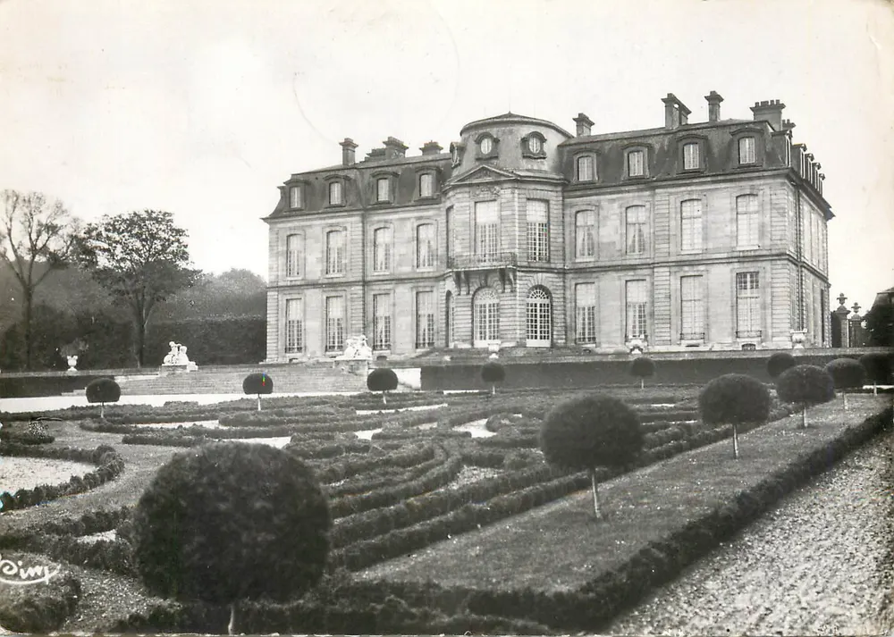 Schloss Champs-sur-Marne — Fassade zum Garten — Authentische Fotografie - Vorderseite