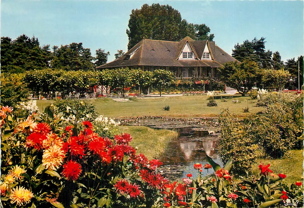 Vichy (Allier) — Station idéale - Santé - Vacances - Golf House — Éditions 'La Bisogne' Hachette - Recto