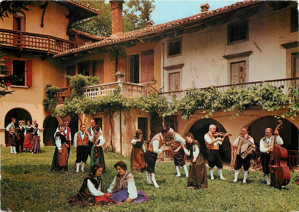 Folclore Carnico — Dî de sagre — Gruppo Folkloristico 'Sor La Napè' — editor CC 66-15 46 - Frente