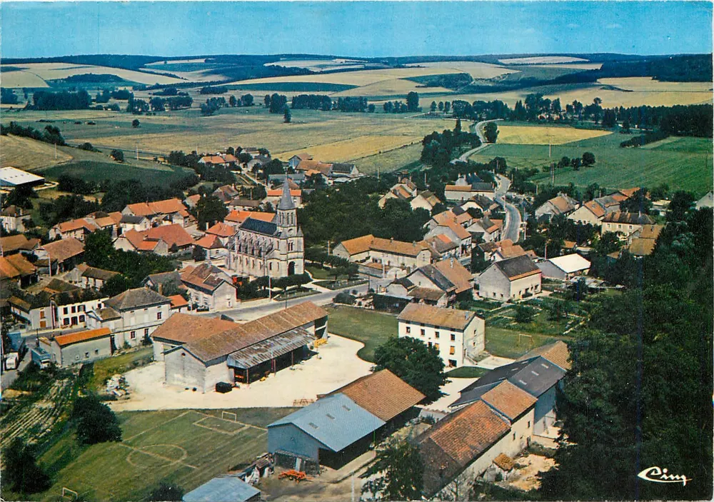 Gevrolles (C.-d'Or) — Vista geral aérea — Cim — n° E 21296-985.4531 - Frente