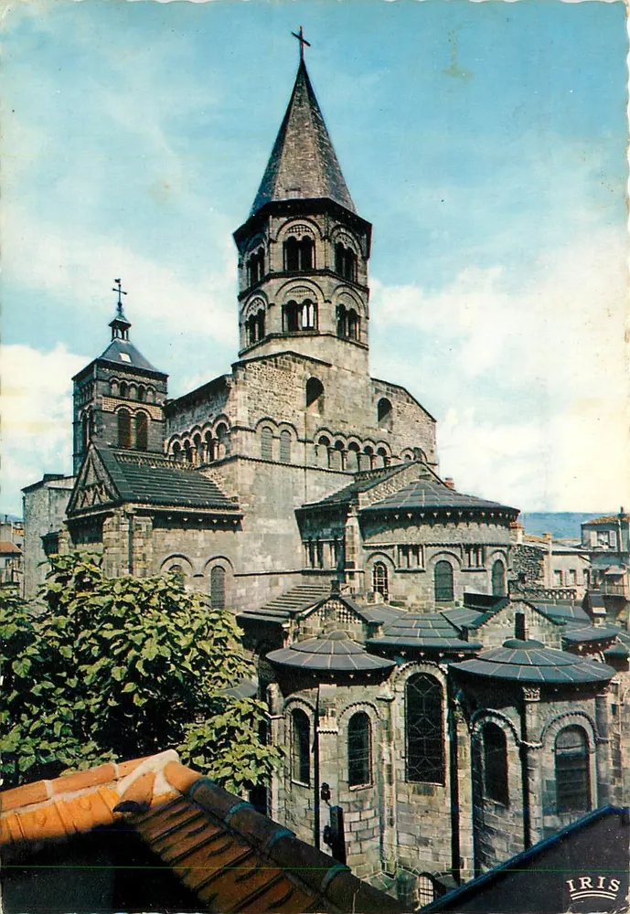 Clermont-Ferrand — Igreja Nossa Senhora do Porto, a abside romana — IRIS - Frente