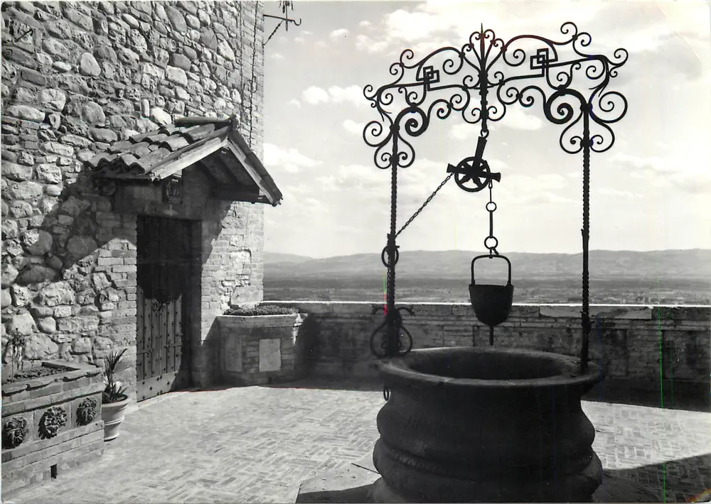 Assisi - Palazzo Giorgetti - Das kleine Brunnen — Verleger unbekannt, Seriennummer nicht sichtbar - Vorderseite