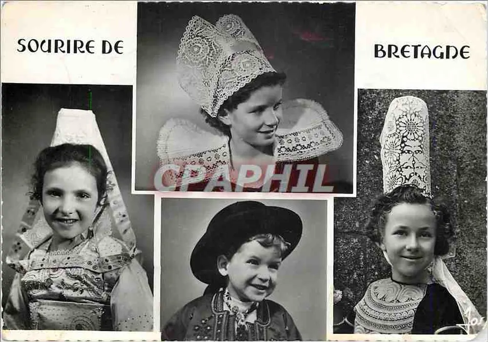 Lächeln der Bretagne — Kinder in traditionellen Kleidern - Vorderseite