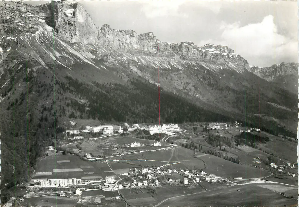 Plateau des Petites Roches — Panoramische Luftaufnahme — Les Éditions GELLARD (Rhône) - Vorderseite